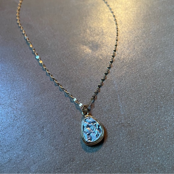 Woman cameo face coin charm pendant necklace gold plated chain layering boho - Picture 6 of 9